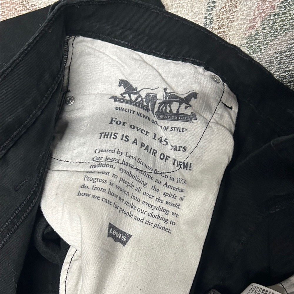 Levi's Men's Dark Black Straight Jeans - Picture 5 of 7